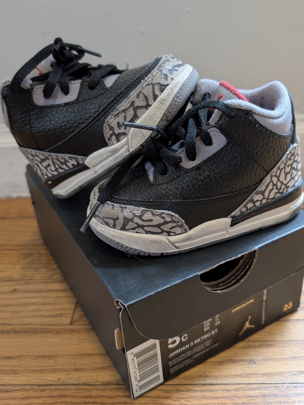 Jordan Toddler Retro 3 Size 5C Black and Gray Sneakers